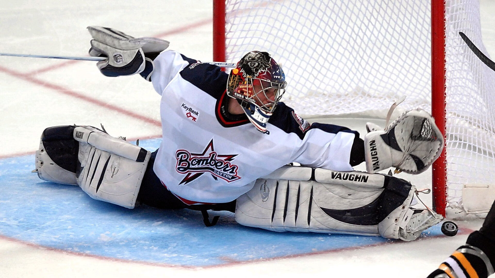 _极限攀岩英雄挑战赛：攀登者的荣耀时刻_，极限攀岩纪录片男主角