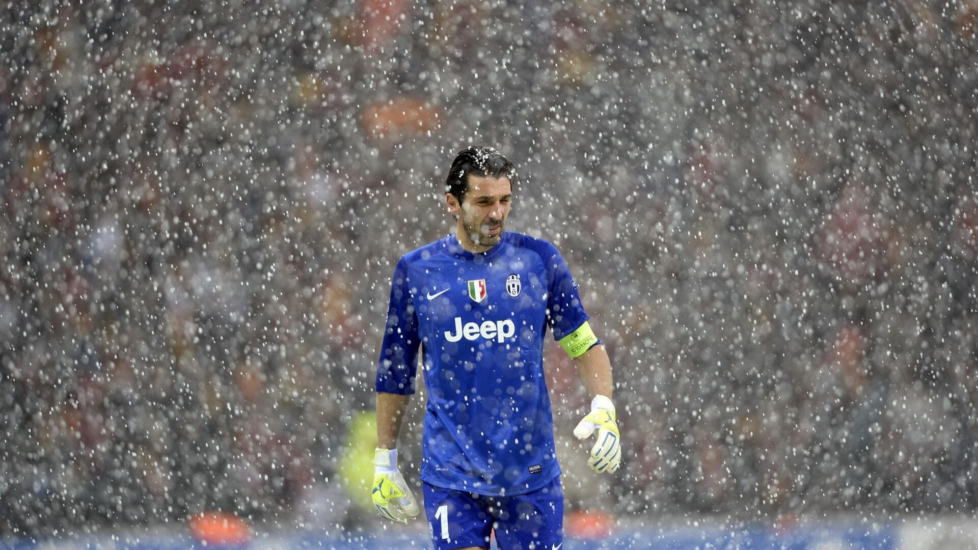 _足球飞行模拟：未来足球场的新探索_，足球模拟比赛