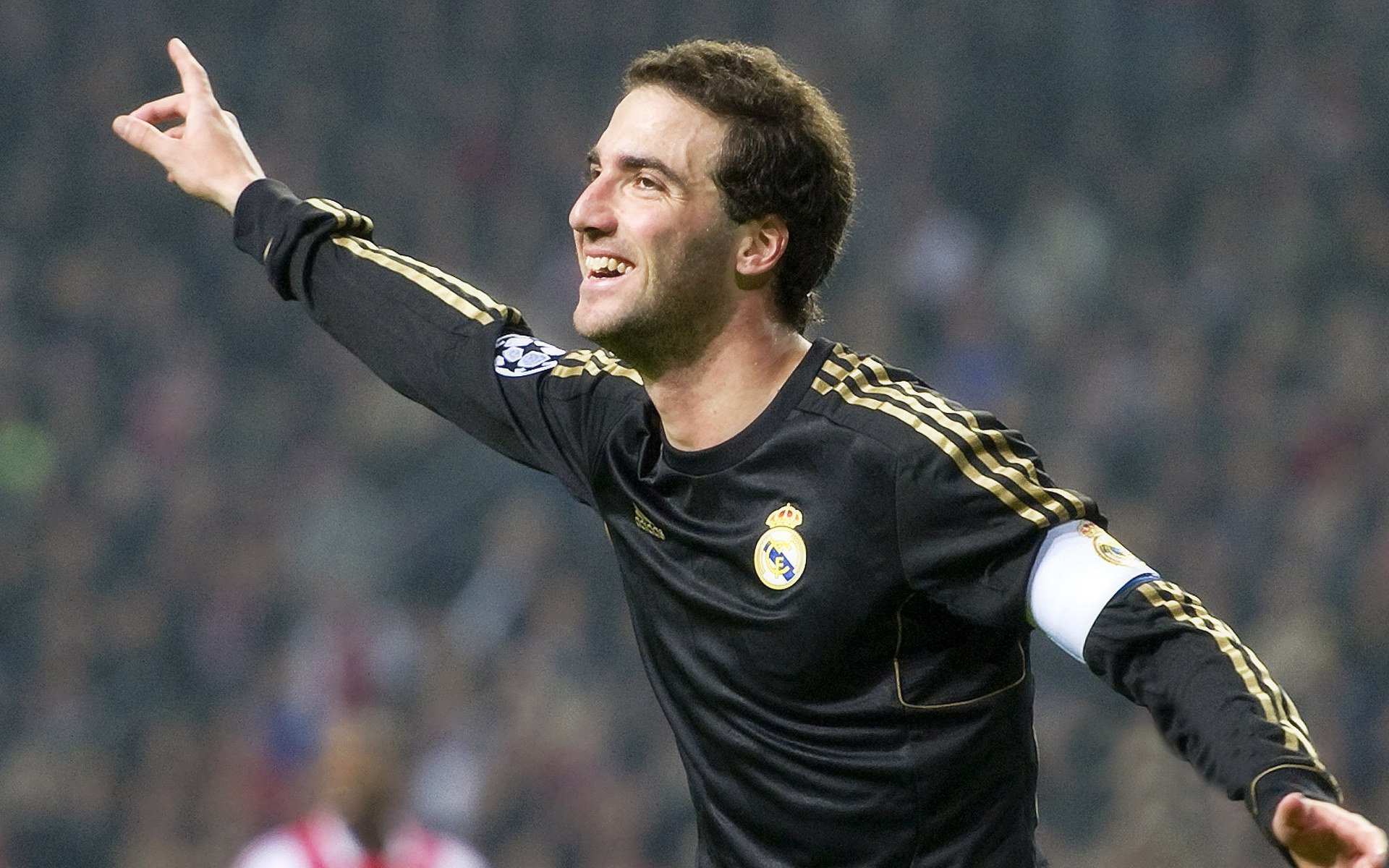 “德甲豪门鏖战，争夺榜首战火不断”，德甲落魄豪门