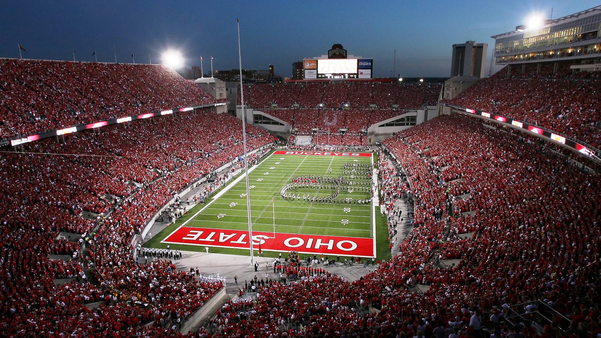 特色夜光跑步音乐节，青春在光影中跃动，夜光跑道